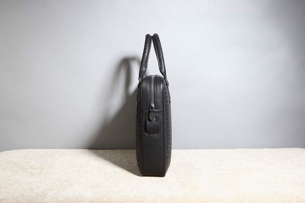 ボッテガヴェネタバッグ側面デザイン